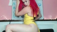 Amateur redhead shaves and masturbates