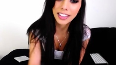 Brunette Solo Webcam Masturbation