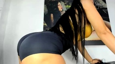 Solo booty assed babe pussy fingering masturbation in hi def