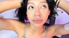 Amateur ebony slut toying pussy solo