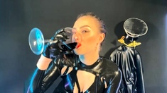 Webcam busty blonde stripped covered by oil anal masturbate